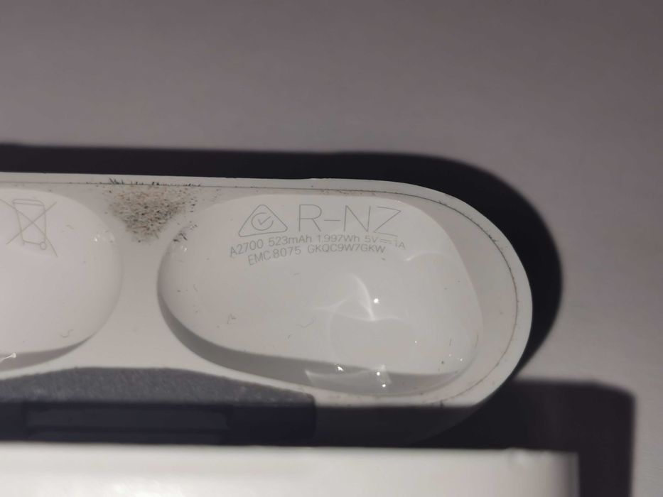 Apple AirPods Pro 2 Generation Case A2700 EMC8075 - doar case