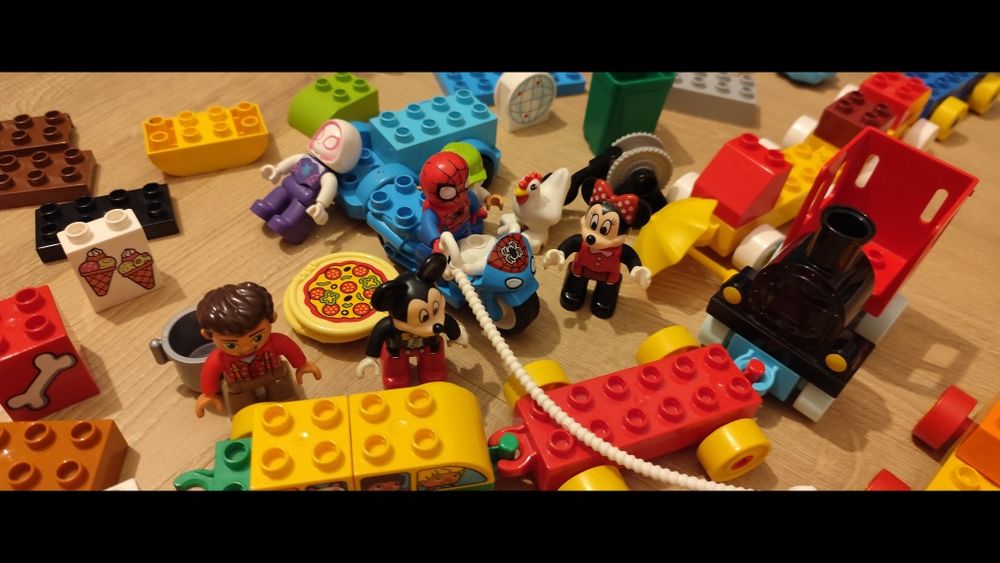 Lego duplo,4 kg, aprox 10 seturi, placa verde, Spiderman, Mickey mouse