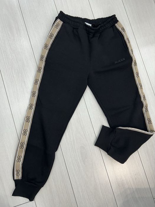 Спортен екип Guess (нови)