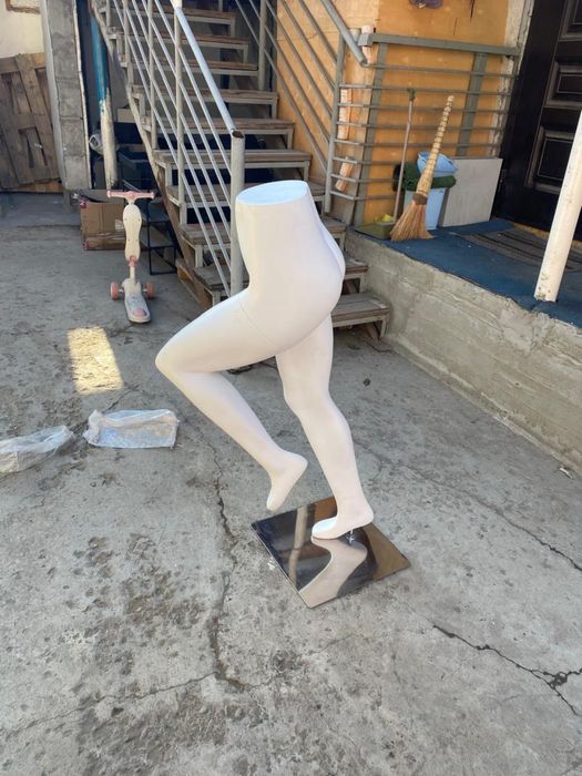 Манекен. Только ноги