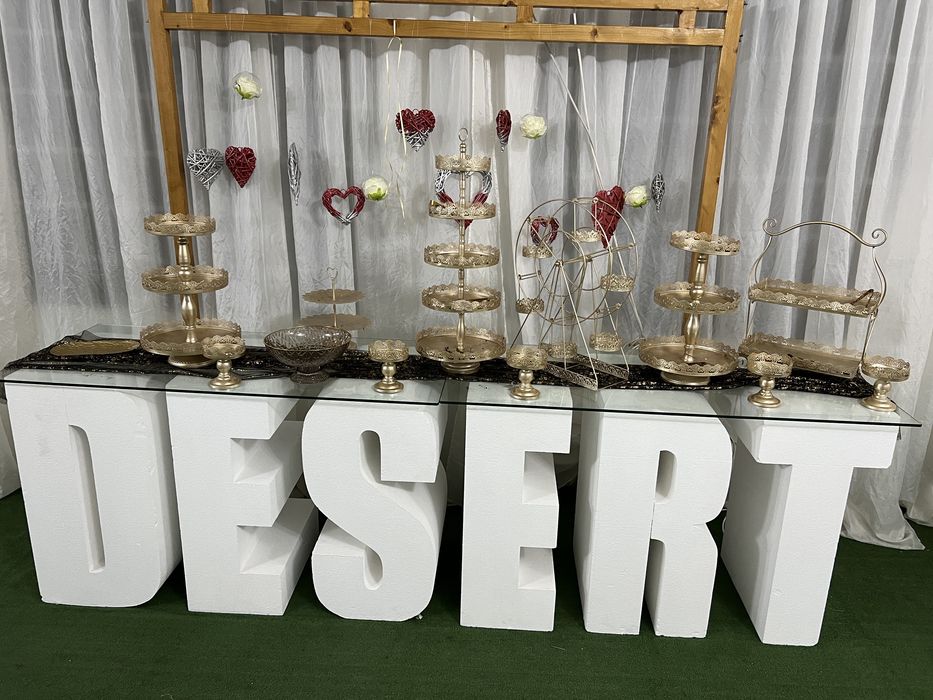 Masă candy bar și veselă