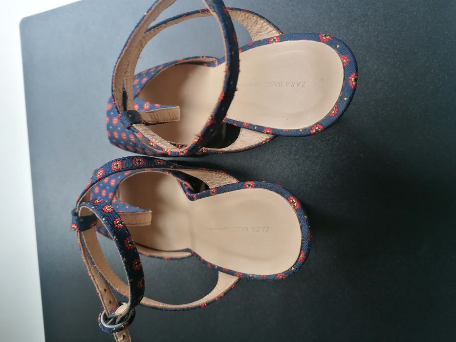 Sandale cu platforma