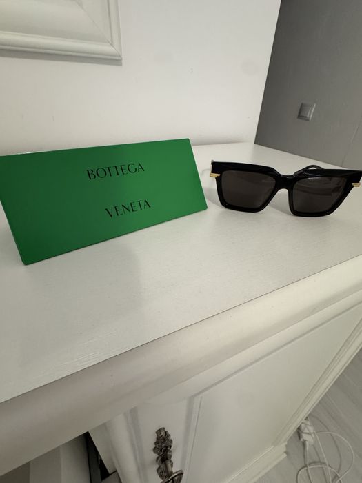 Vand ochelari Bottega Veneta!