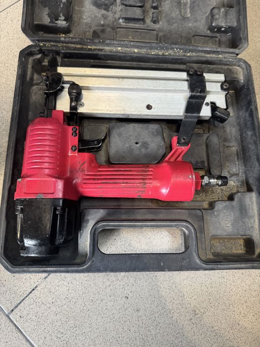 Пневматичен такер Raider sf5040