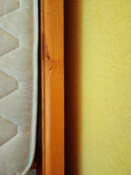 Спални  от масивно дърво с двулицеви матраците без пружини