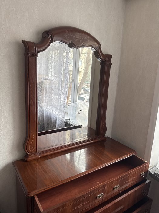 Продам комод с зеркалом