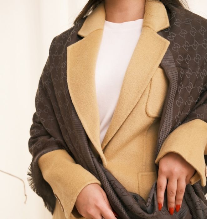 Желтый приталенный пиджак