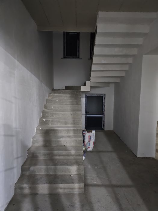 Участка сотилади 6хона 2 сотих 5 санузел комолон махалла дружба