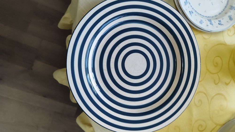 Чинии , различни цветове и размери