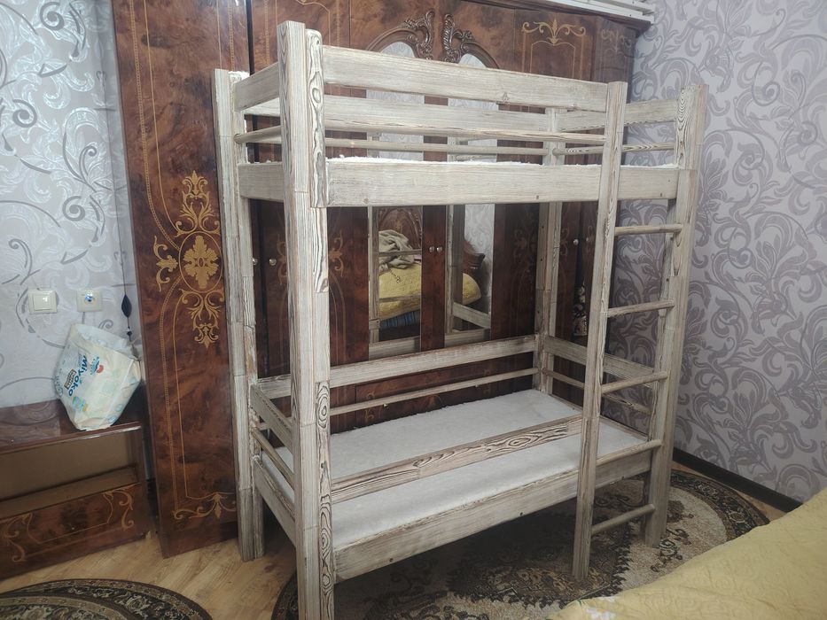 Детская двухярусная кровать