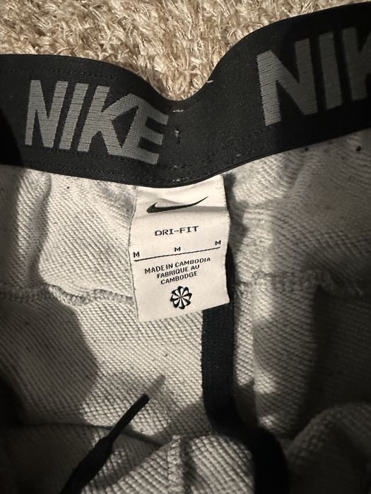 Долнище на Nike