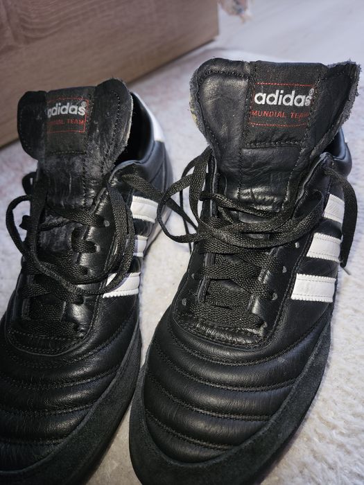Vind adidas teren sintetic
