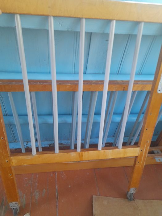 Продам разобранную детскую кровать, коляску и качели