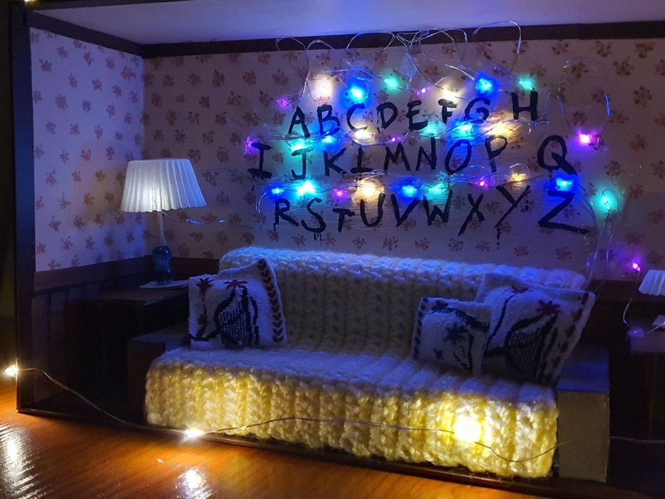 Комната "Очень странные дела"