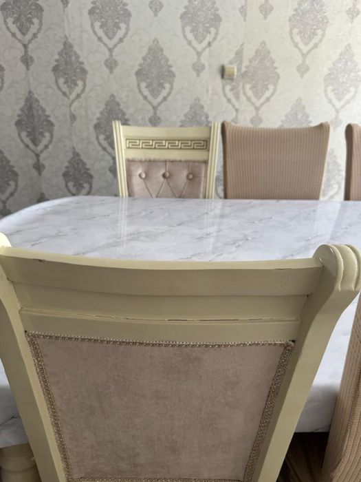 Стол со стульями