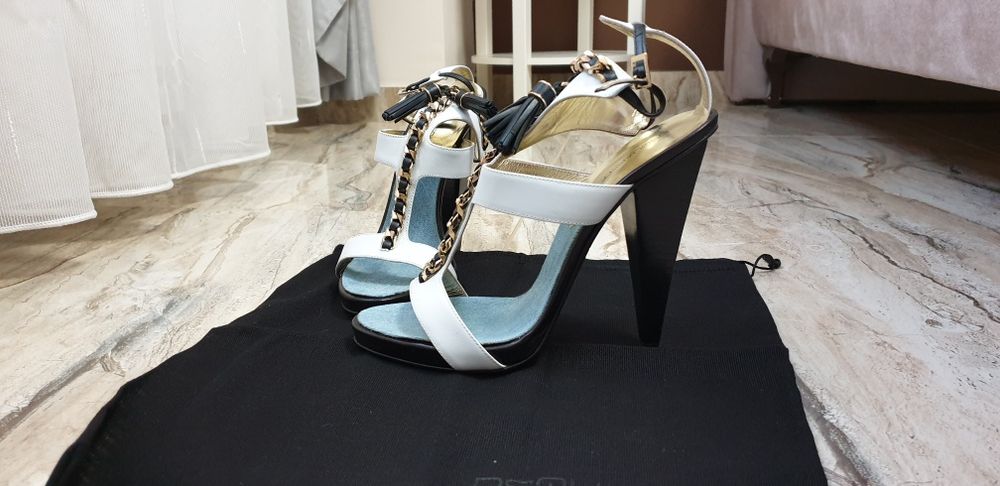 Vand Sandale DSQUARED 2 - Noi la cutie