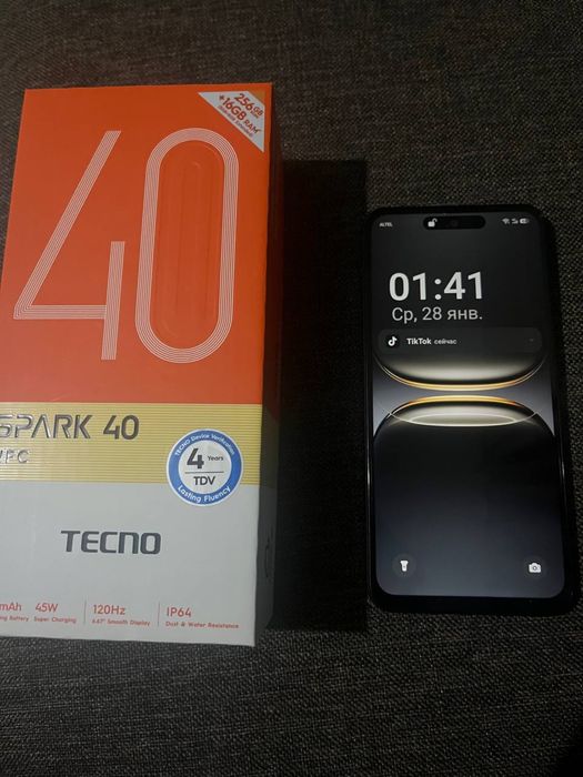 Iphone 12 red 64 gb и techno spark 40 256gb