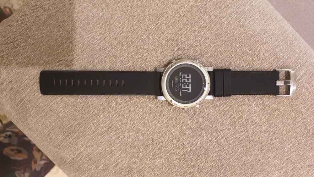 Продам часы SUUNTO