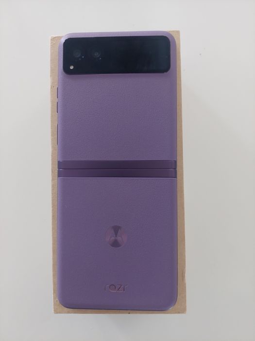Vând telefon nou Motorola Razr 40,Dual Sim,256GB,8GB RAM,5G