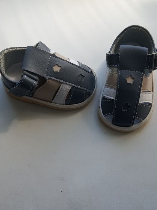 Продам детские сандалии