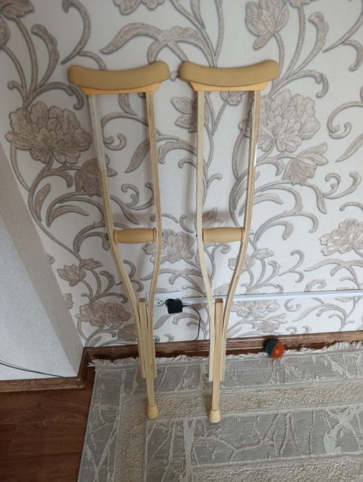 Продам детские костыли