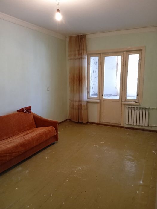 Uy sotiladi 3 xona , chirchiq 8 mikrorayon