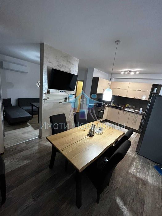 Продава се Тристаен апартамент в Шумен, Пазара - 98 кв.м за 1629 €/кв.м - Снимка #1