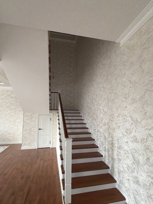 Xovli uy 2 etaj 8sotix yangi remontdan chiqgan