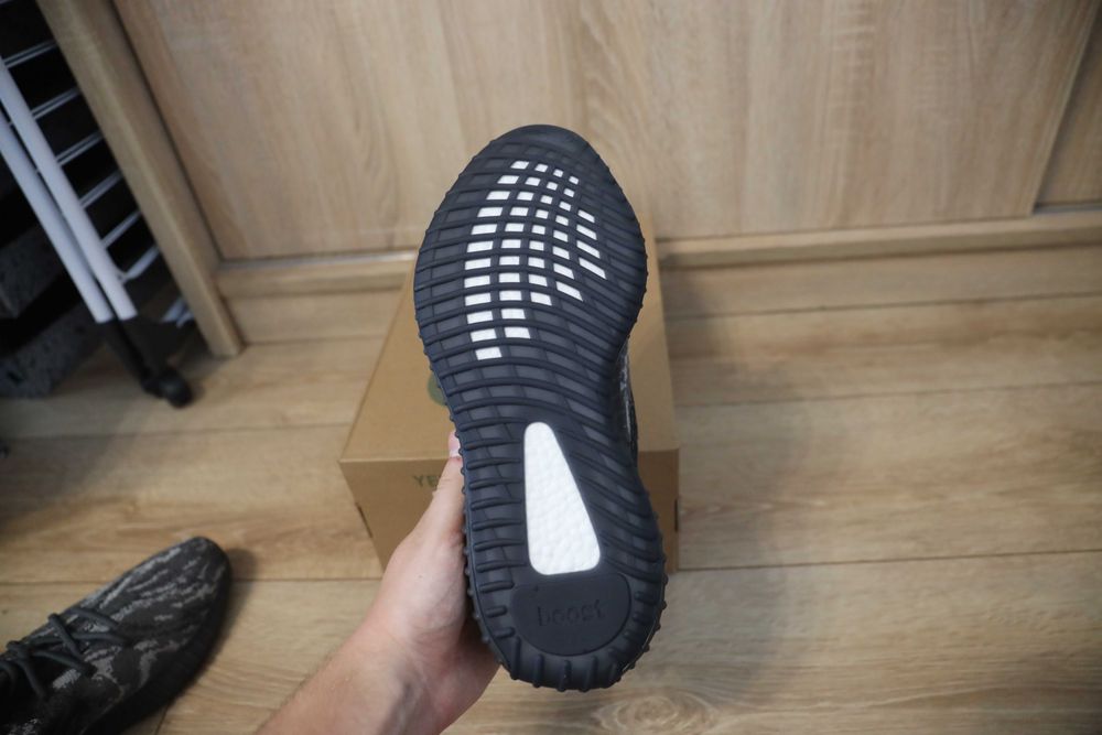 Yeezy 350 v2 Dark Salt 41