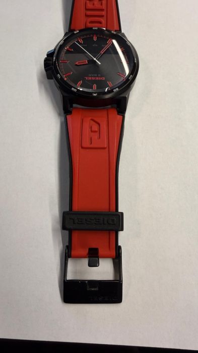 Ceas Diesel rosu
