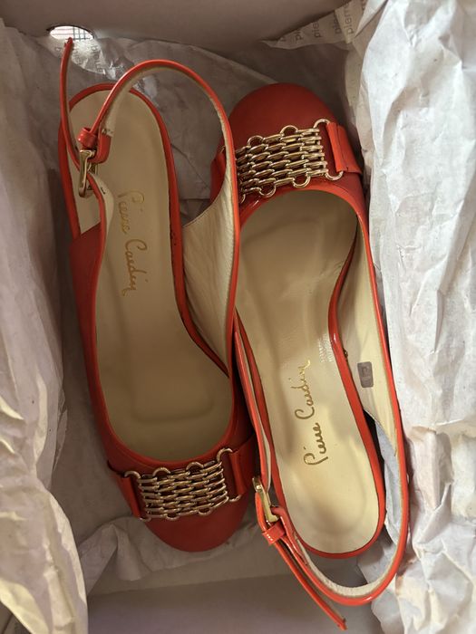 Дамски обувки с отворена пета