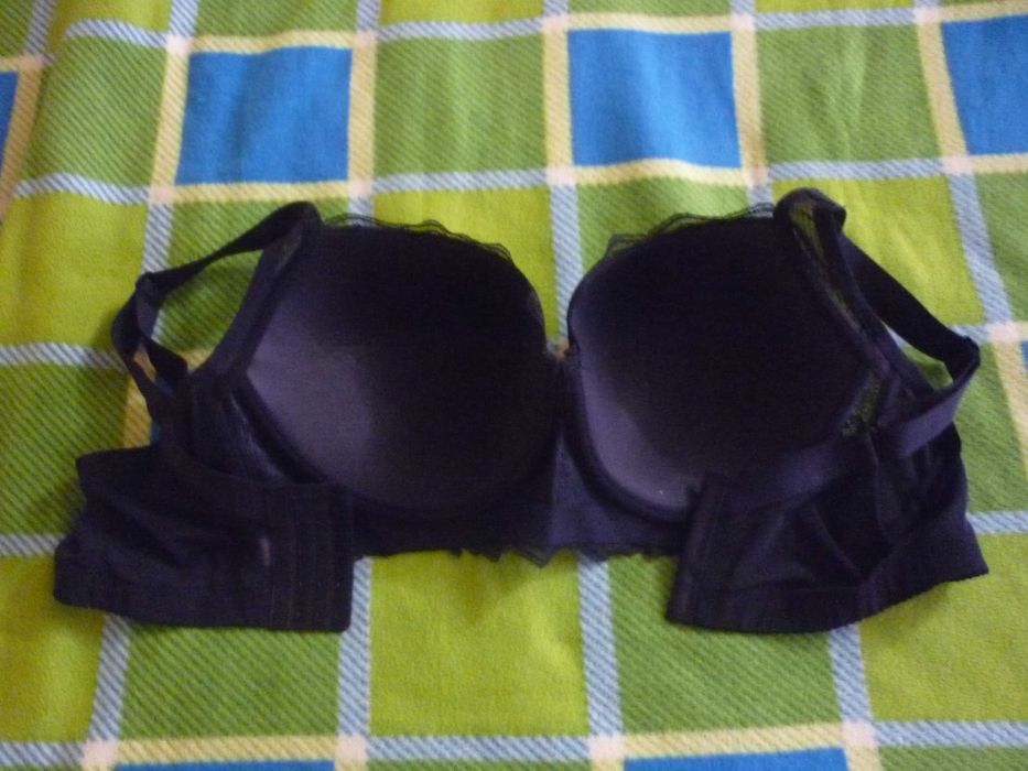 2 бр. сутиени - черен и телесен цвят - размер 110 С