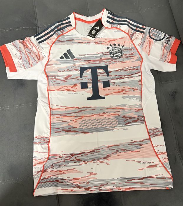 tricou fotbal jersey Bayern Munchen Olise 17 25/26 away