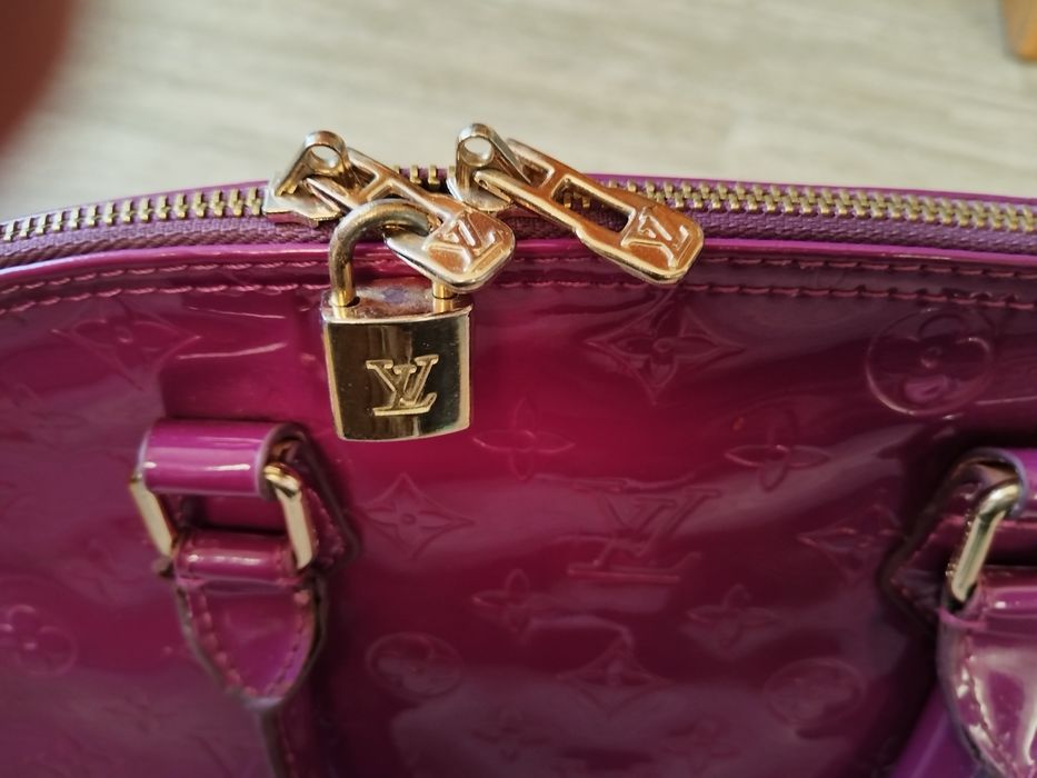 Женская сумка  из бренда LV