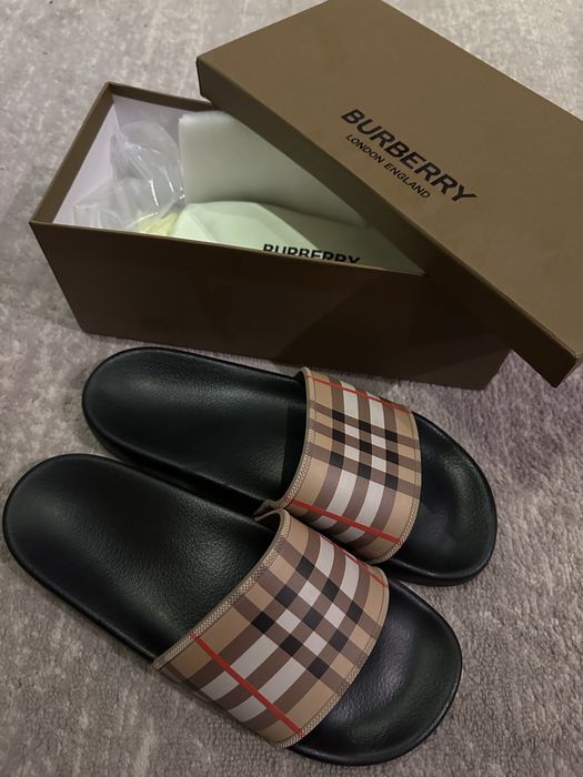 чехли burberry кафеви