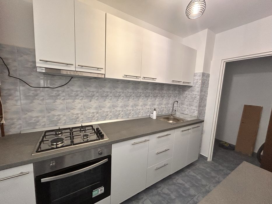 Închiriez apartament 3 camere, zona Lunerului