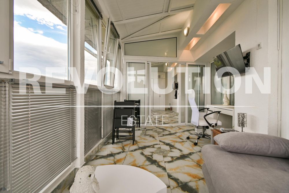 Дава се под наем Двустаен апартамент в София, Лозенец - 60 кв.м за 600 € - Снимка #2