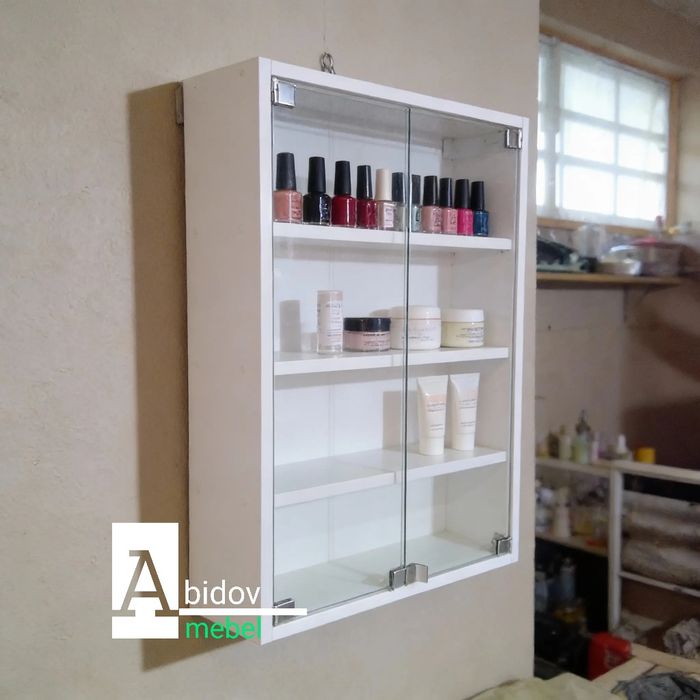 Настенная полка для салона красоты и маникюра от производителя.