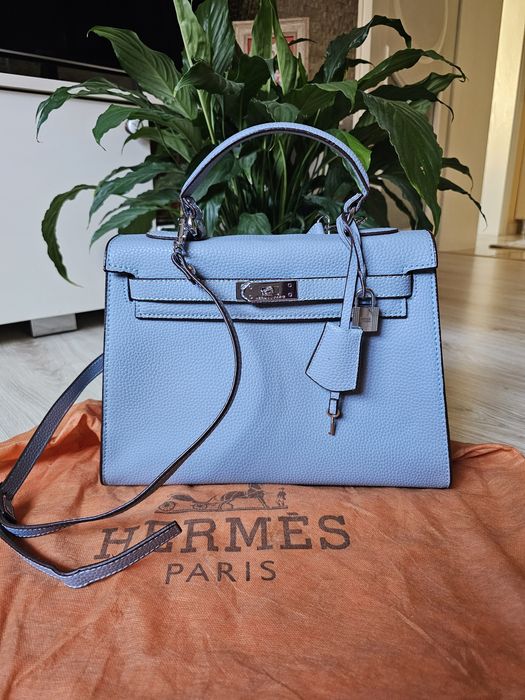 Синя кожена чанта