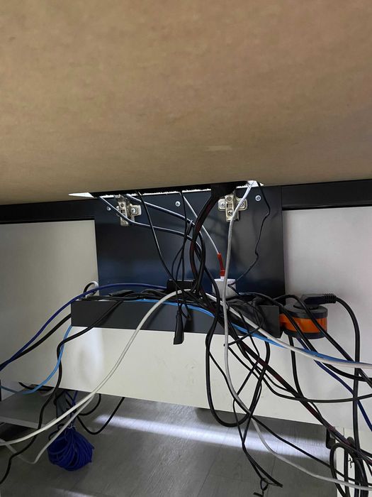 Компьютерный стол и шкафы