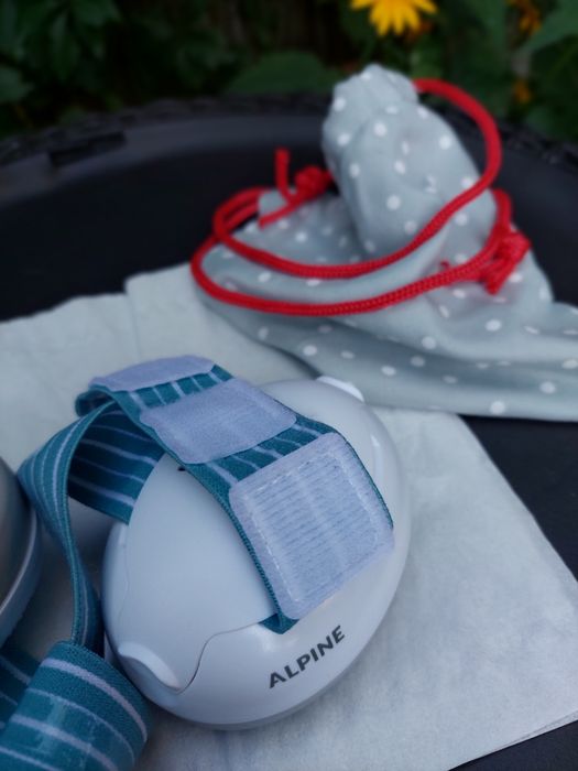 Casti antifonice bebelus