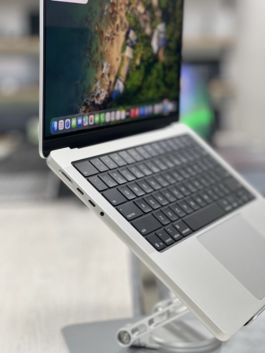 Apple MacBook Pro 14 | 32Gb | 2000Gb | M5