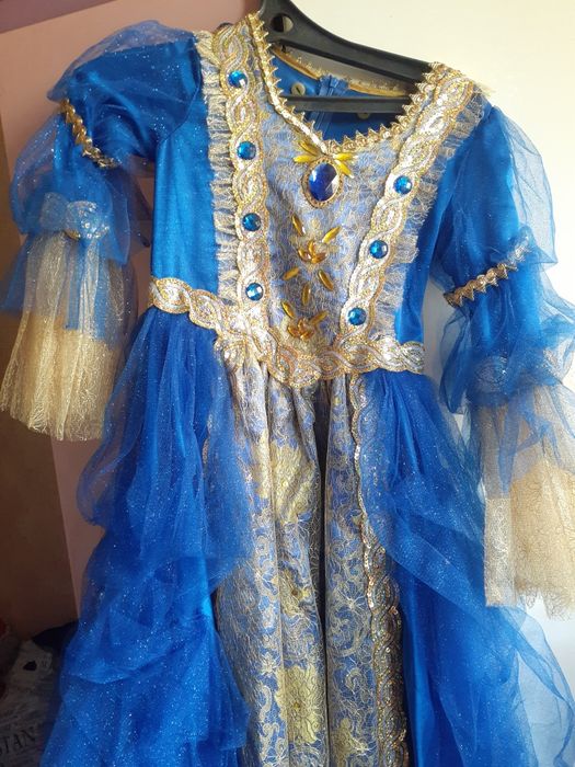 Платье праздничное