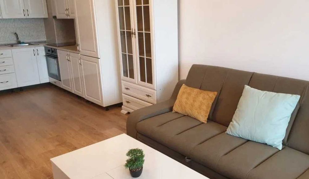 Дава се под наем Двустаен апартамент в Пловдив, Център - 60 кв.м за 255 € - Снимка #1