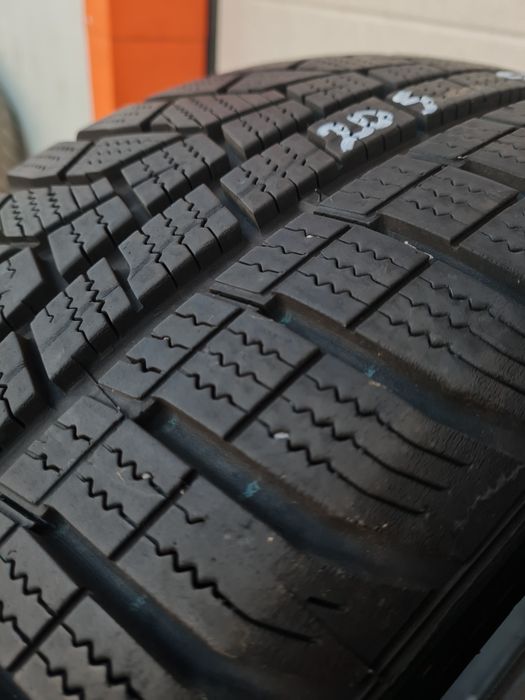 Зимни гуми 2 броя HANKOOK WinterIcept Evo2 205 55 R17 дот 2122