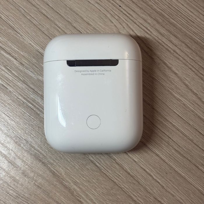 Airpods 2 кейс и левый наушник
