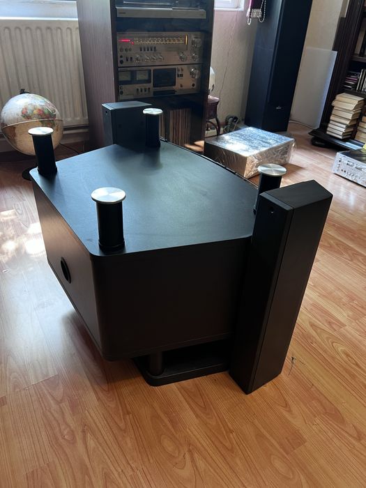 Телевизионна холна маса