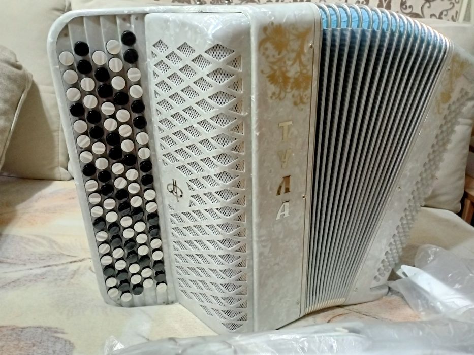 Продам новый баян