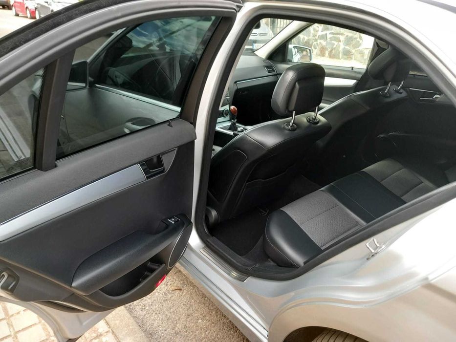 Mercedes-Benz c220