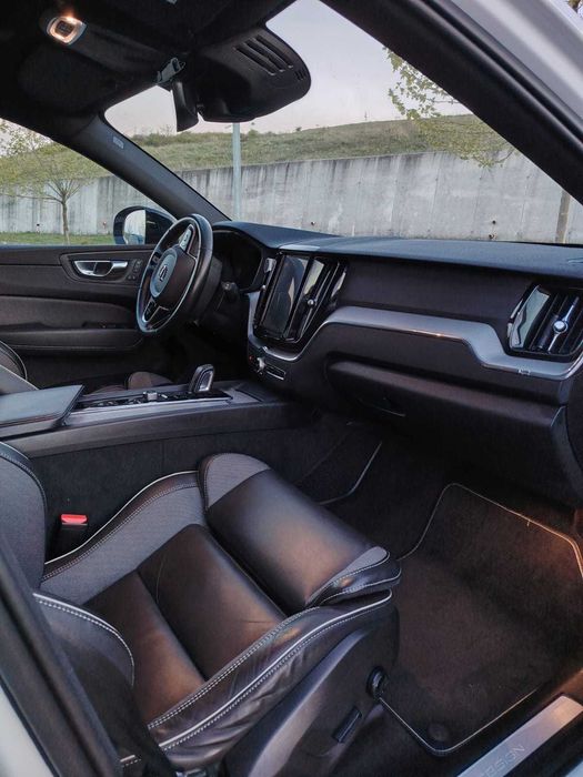 Vand Volvo XC60, an fab. 2020, R designe